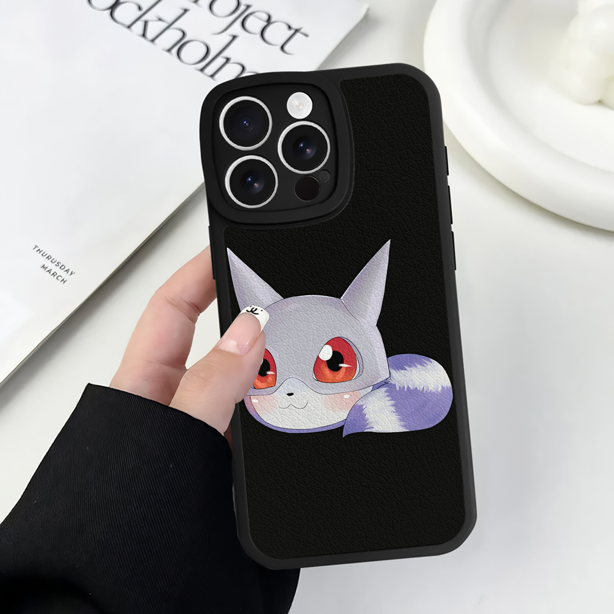 （画像用） Digimon デジタルモンスター/デジモン 【iPhone 16シリーズ対応】シリコンスマホケース（レザー調） 材質：シリコン
